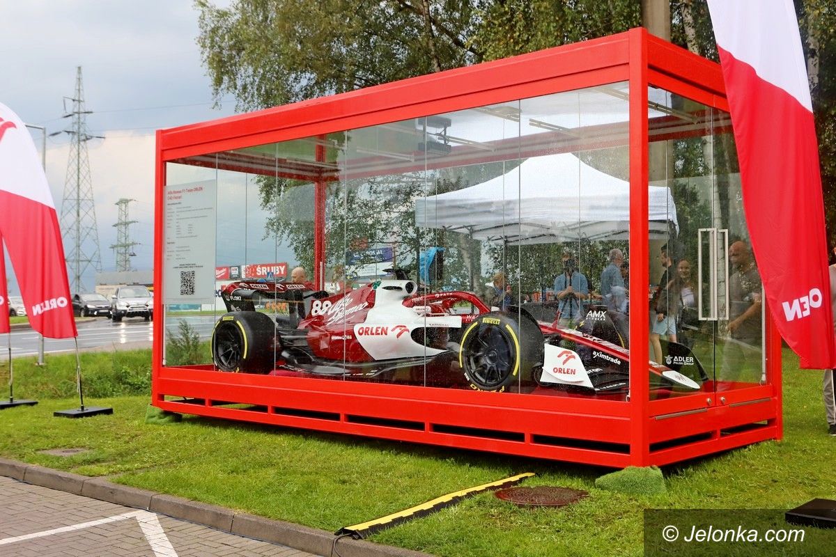 Jelenia Góra: Bolid Formuły 1 przy ul. Spółdzielczej do niedzieli