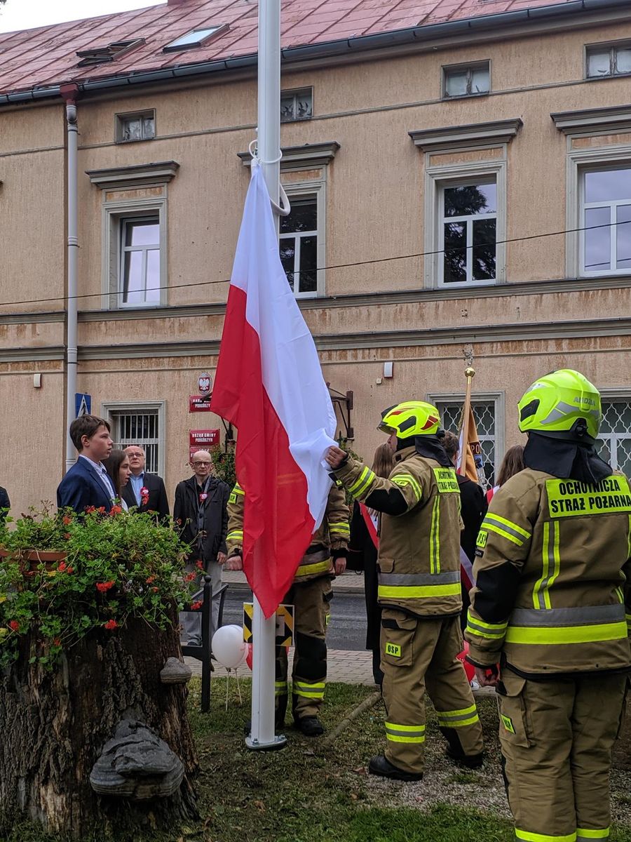 Podgórzyn: Flaga na maszt