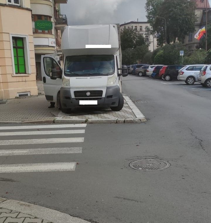 Jelenia Góra: Kolejni "mistrzowie" parkowania