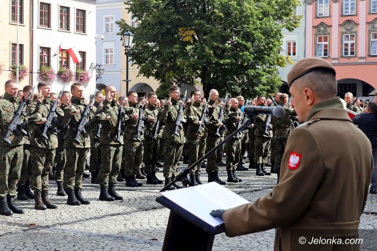 Jelenia Góra: Żołnierze WOT zaprzysiężeni