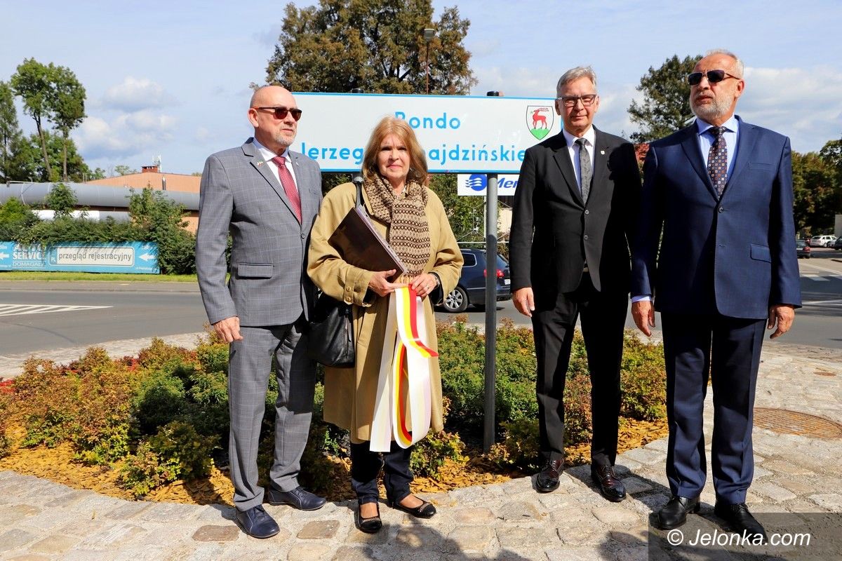 Jelenia Góra: Rondo Jerzego Szmajdzińskiego oznaczone