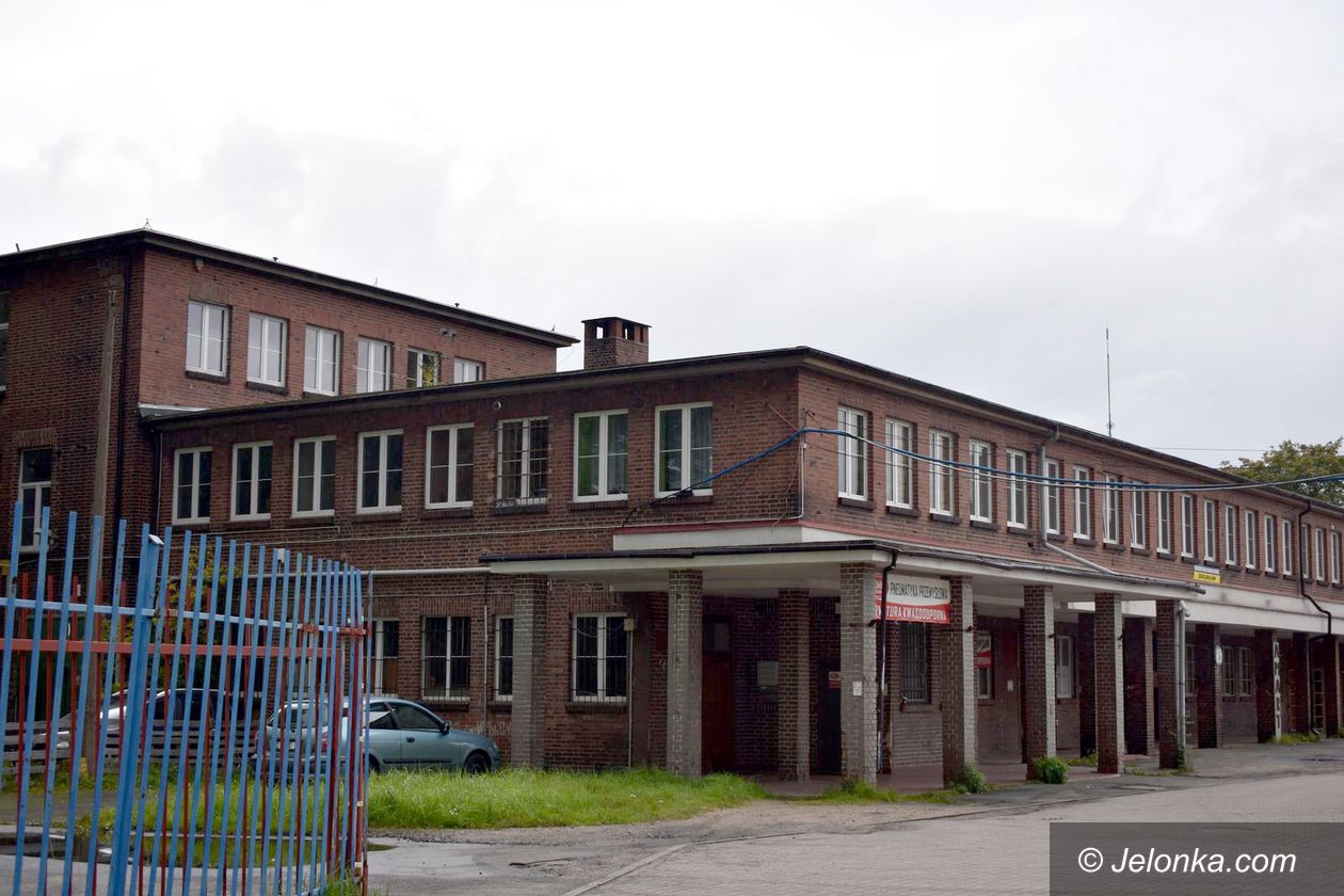 Jelenia Góra: Na Karola Miarki szambo czy kanalizacja? Spór trwa