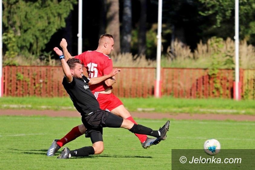 Jelenia Góra: Wyrównany mecz na korzyść Czarnych
