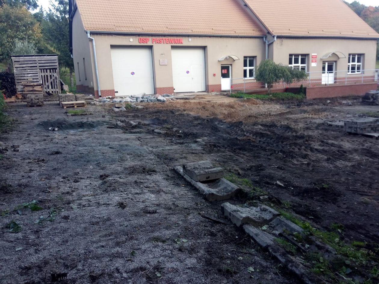 Pastewnik: Plac w przebudowie