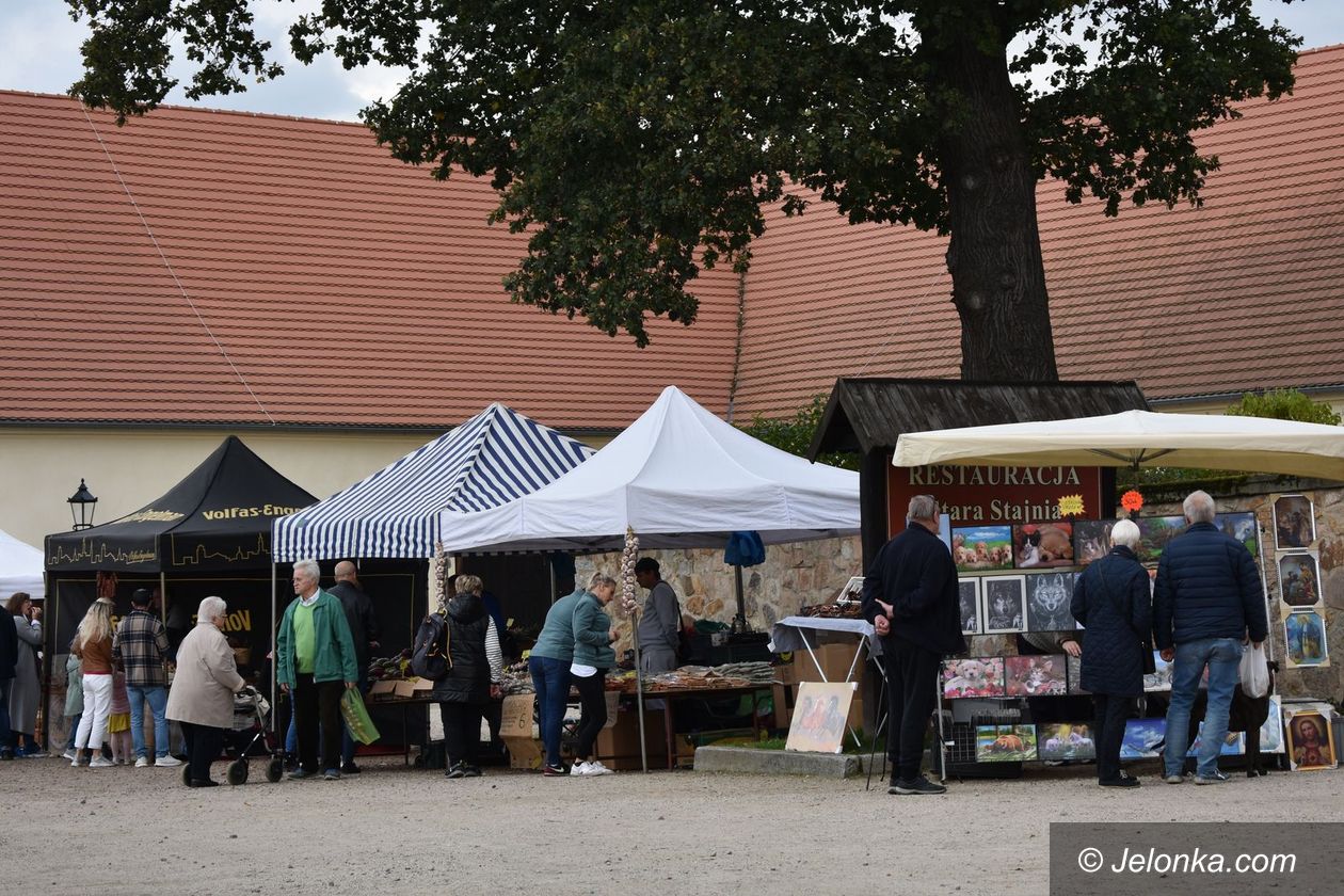 Łomnica: Kiermasz w folwarku