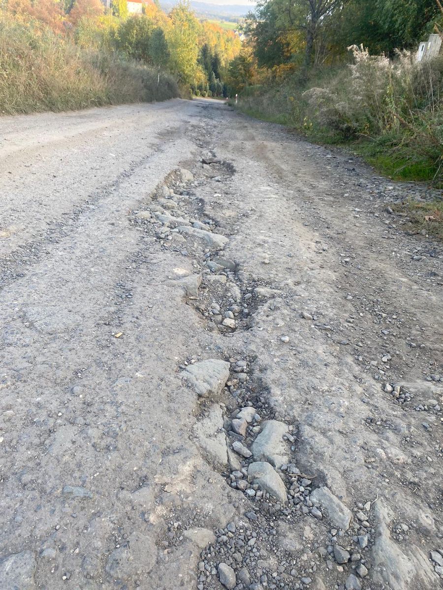Dziwiszów: Kiedy remont drogi?