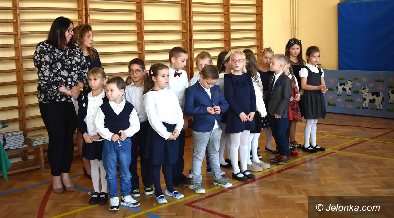 Jelenia Góra: Pasowanie pierwszaków w „ósemce”