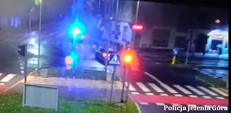 Powiat: Policjanci pilotowali do szpitala samochód z chorym dzieckiem