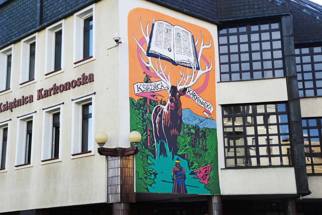 Jelenia Góra: Mural na książnicy