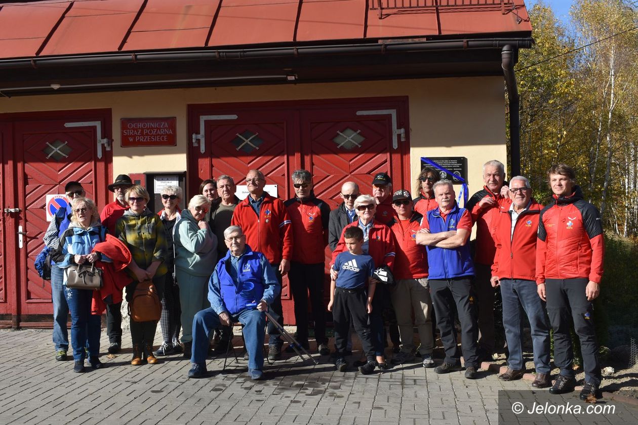 Przesieka: Tablica na pierwszej siedzibie GOPR