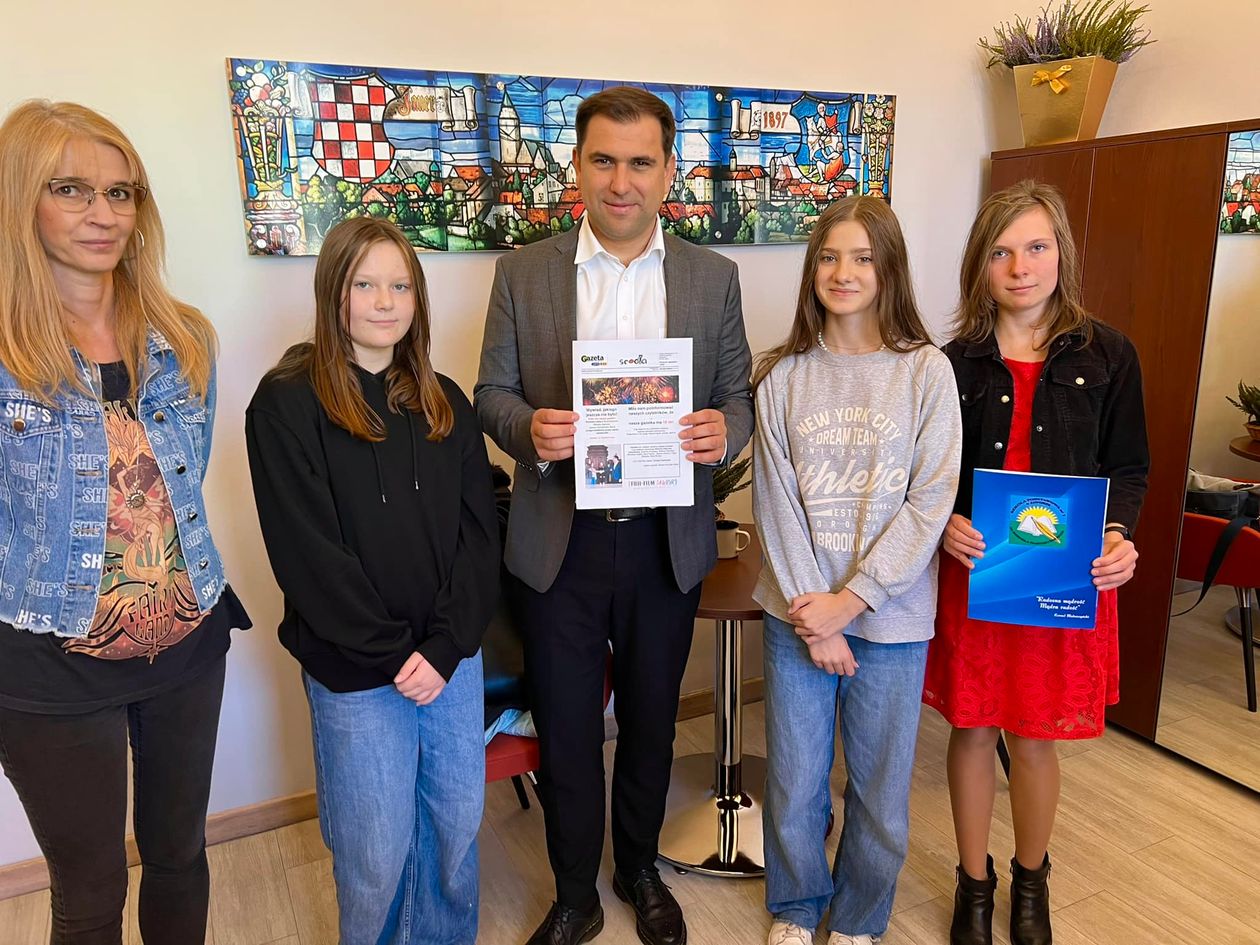 Jawor: Uczennice u burmistrza