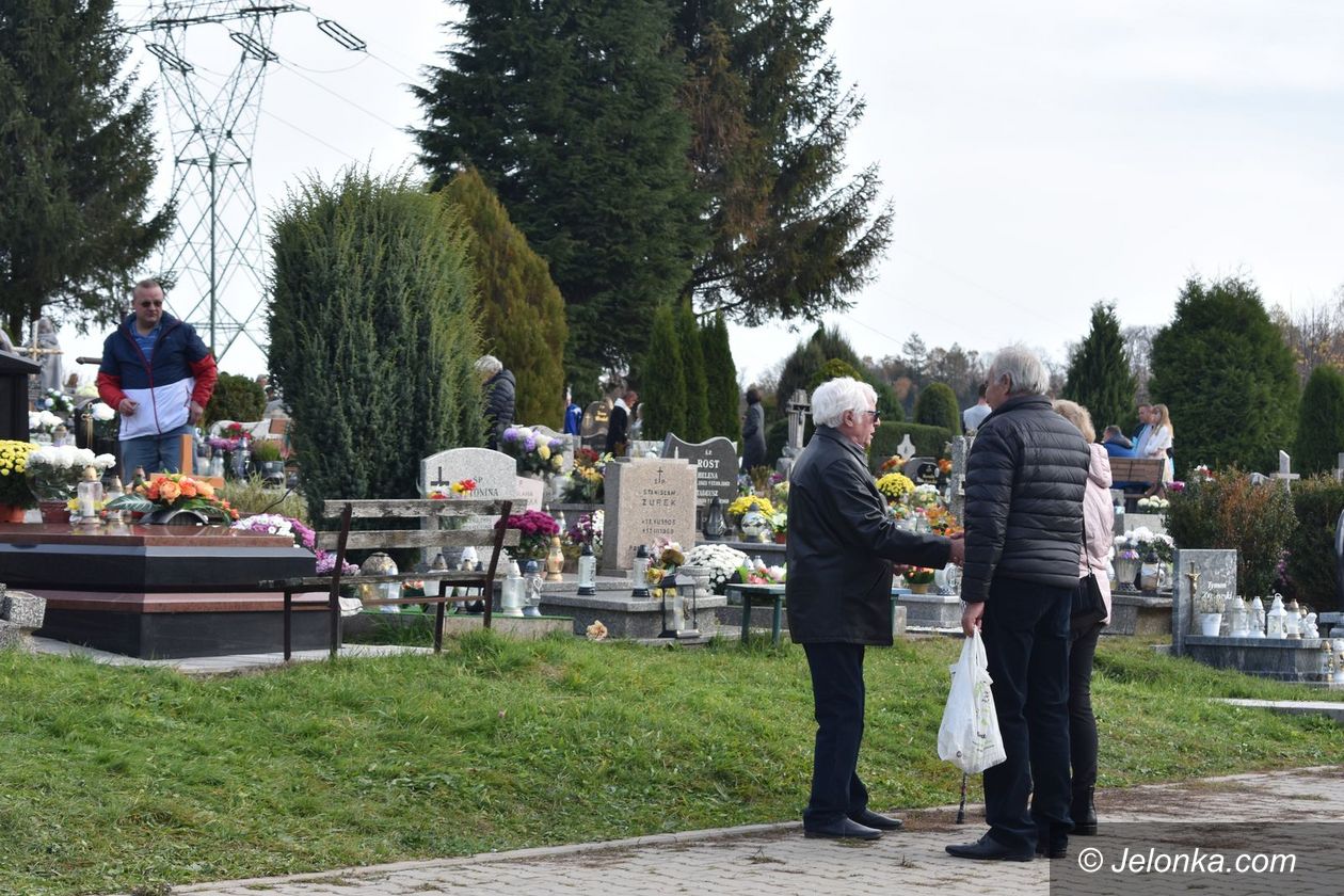 Janowice Wielkie: Wszystkich Świętych na janowickich cmentarzach