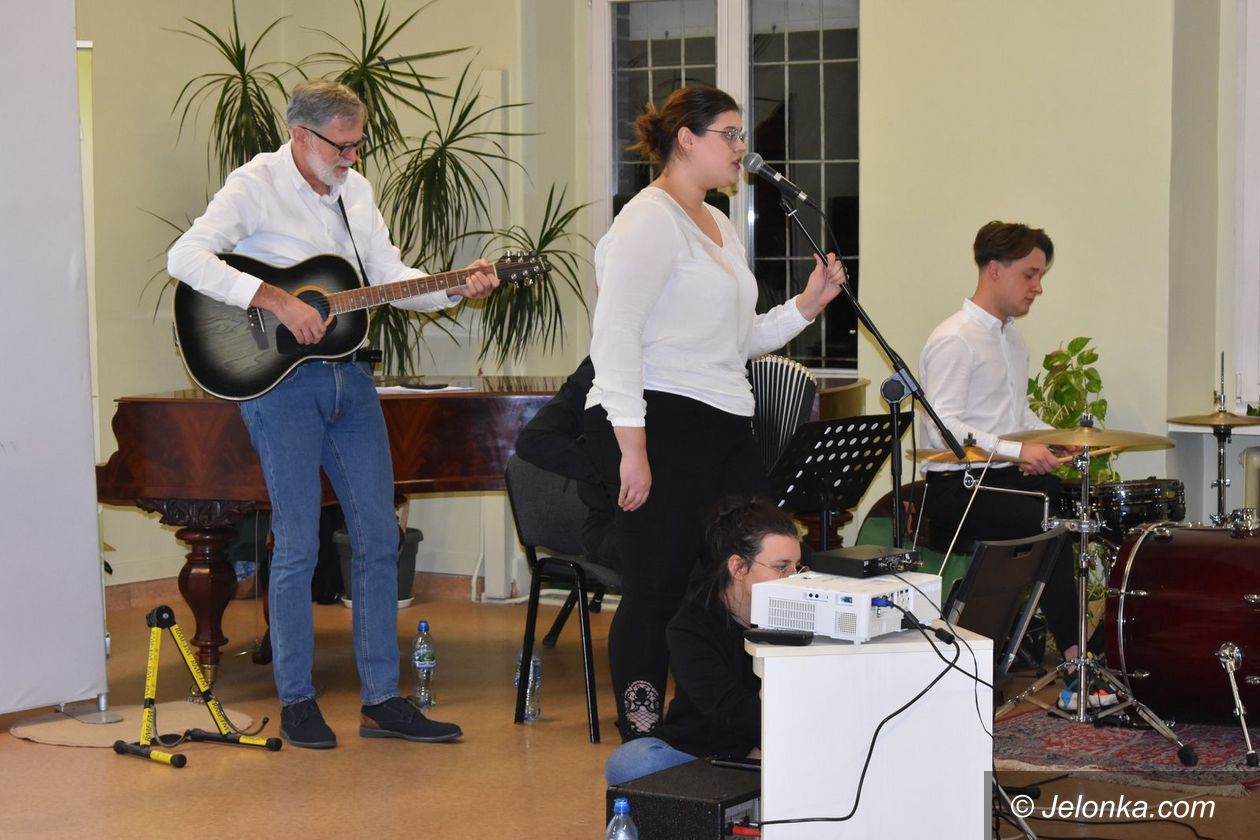 Jelenia Góra: Patriotyczne karaoke