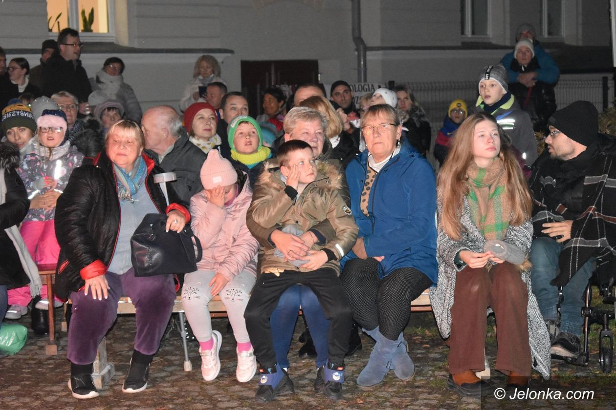 Jelenia Góra: Patriotycznie przy ognisku