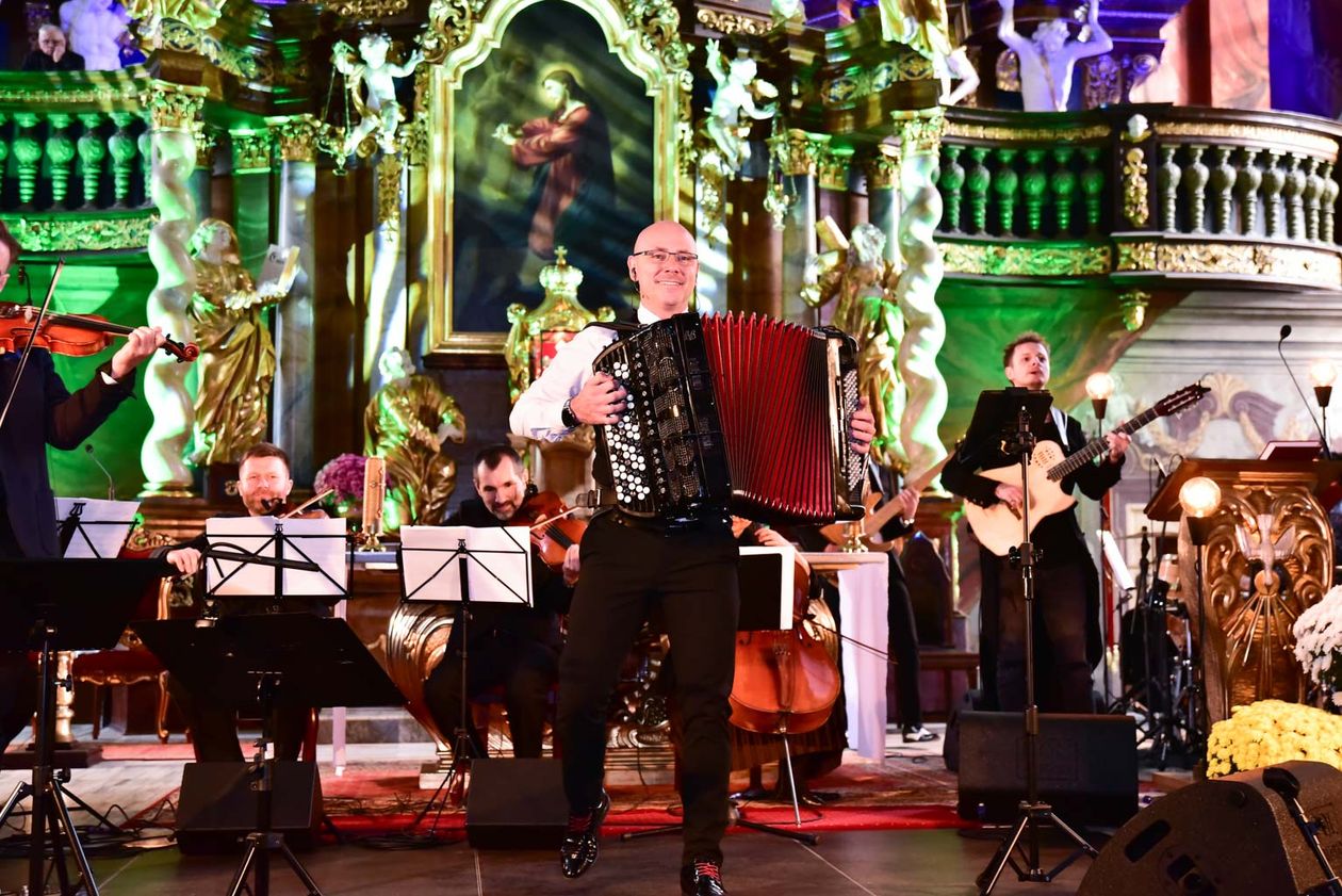 Jelenia Góra: Z Marcinem Wyrostkiem koncert dla Niepodległej