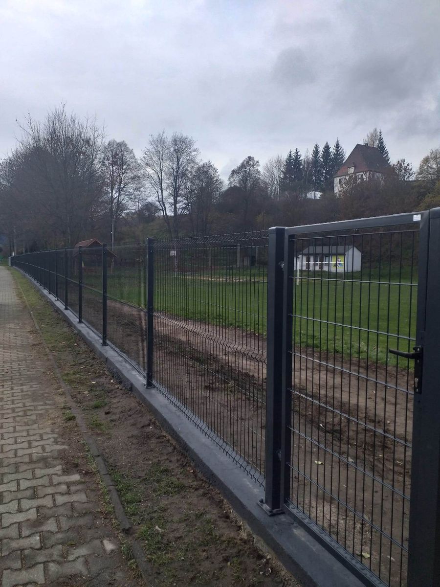 Gmina Leśna: Nowe ogrodzenie