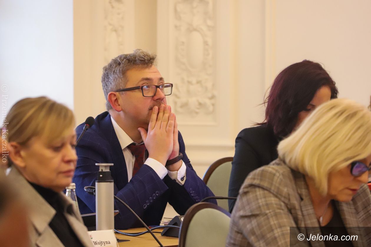 Jelenia Góra: Radni za podwyżkami dla nauczycieli