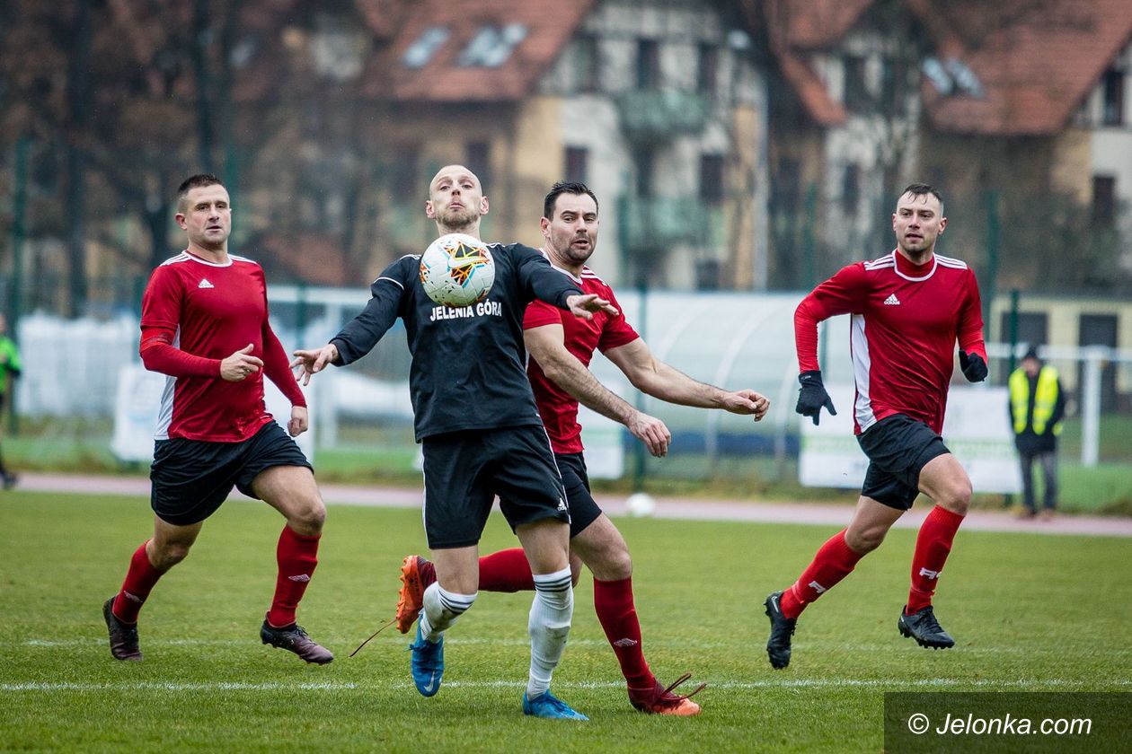 IV liga: Karkonosze liderem na półmetku [WYNIKI/TABELA]