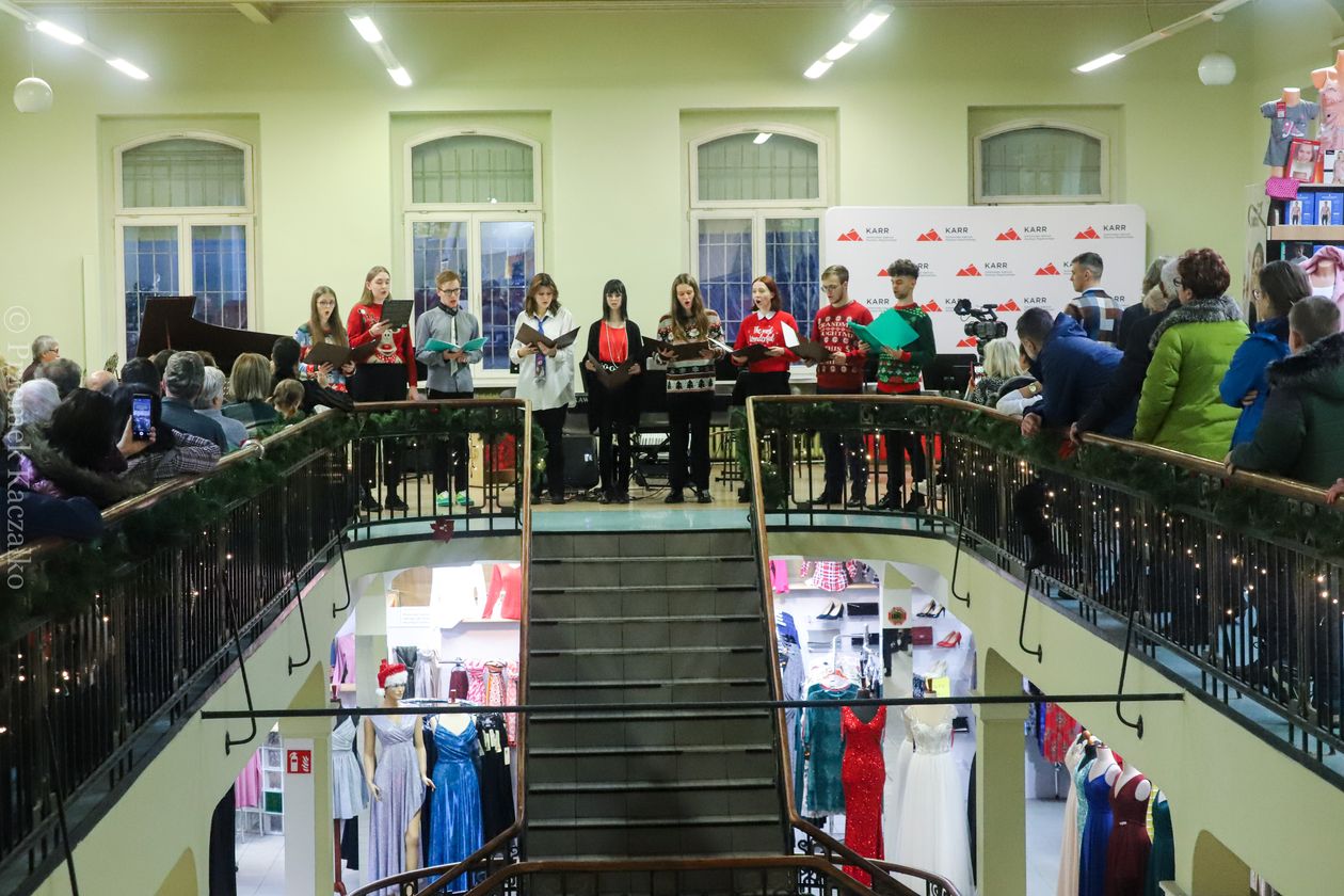 Jelenia Góra: Świąteczny koncert w Galerii Karkonoskiej
