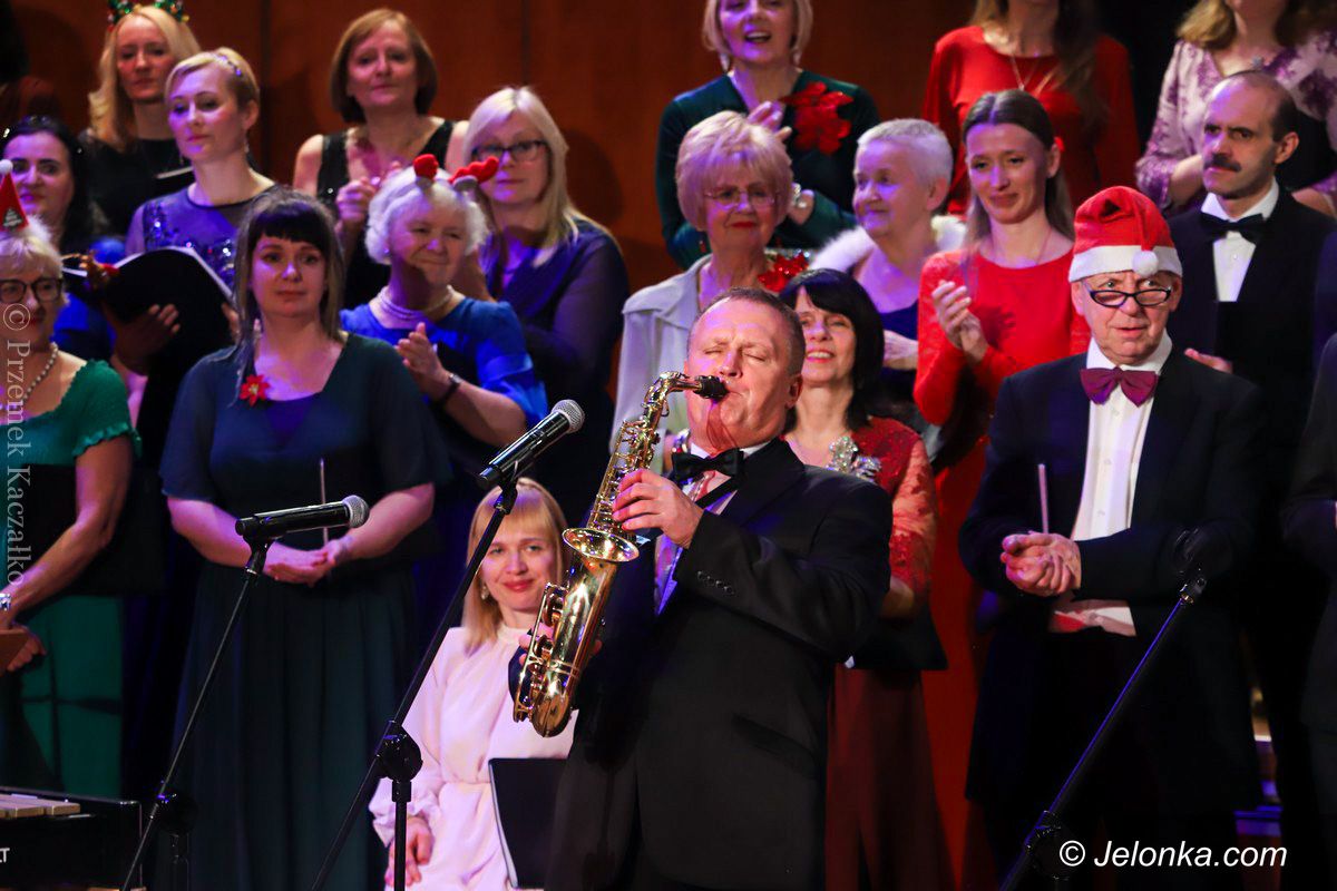 Jelenia Góra: Chór filharmonii z owacją na stojąco
