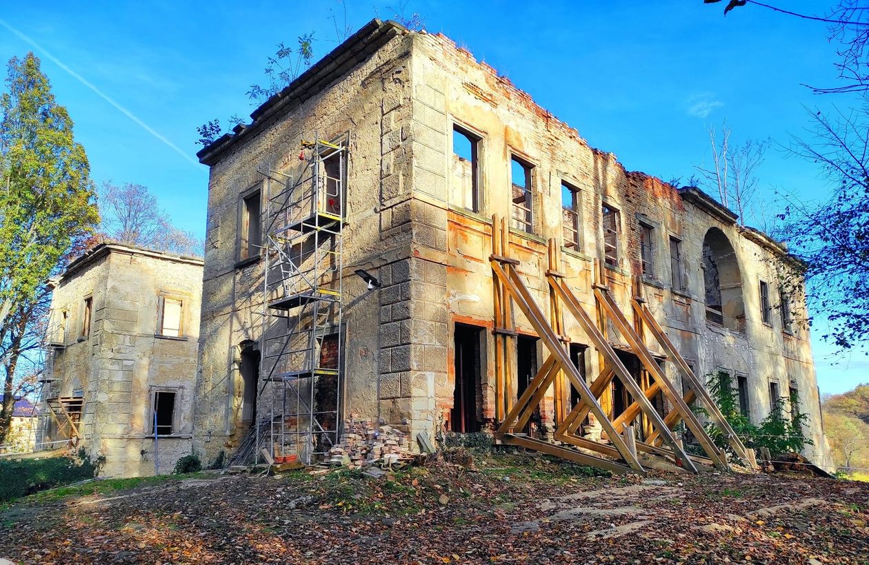 Powiat lwówecki: Remont pałacu