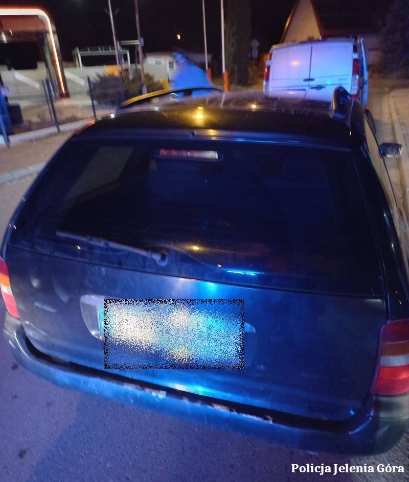 Jelenia Góra: Jechała kradzionym autem i była po narkotykach