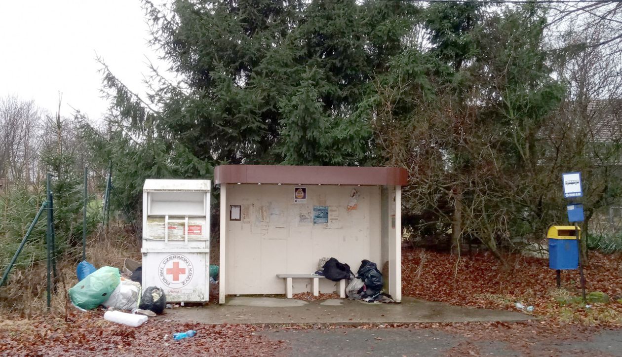 Mała Kamienica: Wstyd przy kontenerze