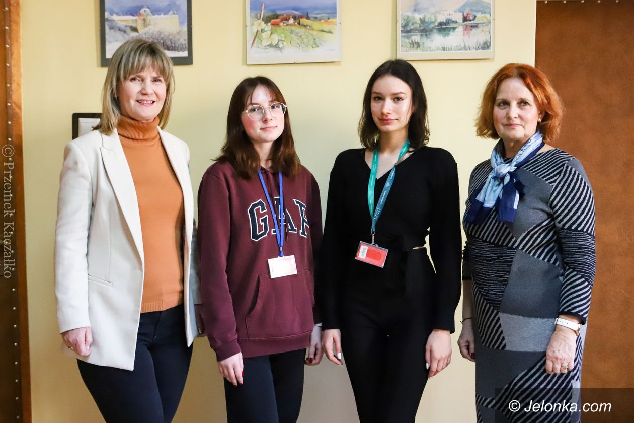 Jelenia Góra: Dwie finalistki Olimpiady Wiedzy o Hotelarstwie