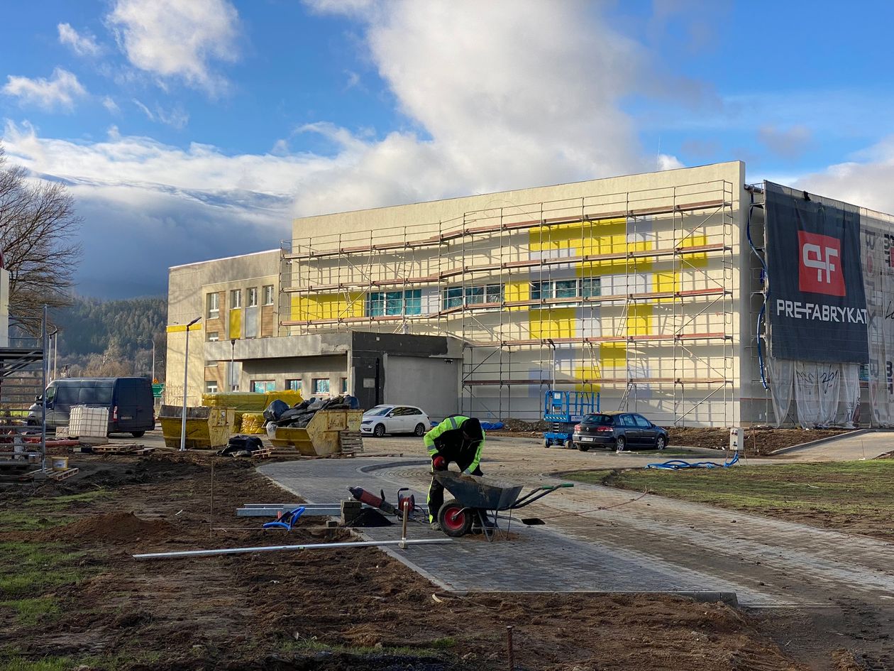 Podgórzyn: Budowa hali na finiszu