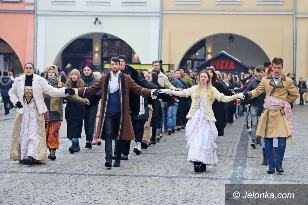 Jelenia Góra: IV Jeleniogórski Polonez Maturzystów