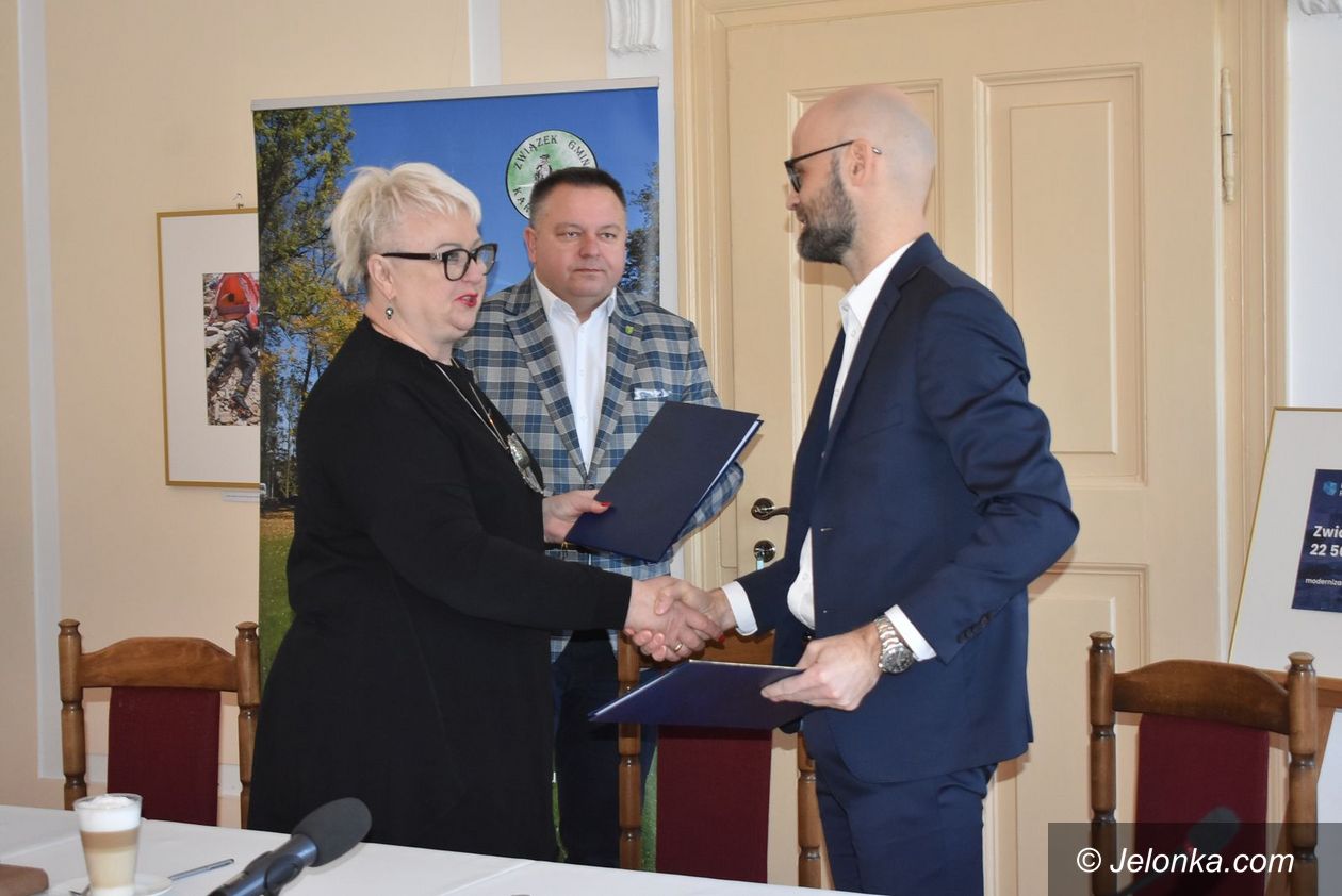 Bukowiec: Umowa na remont pałacu została podpisana