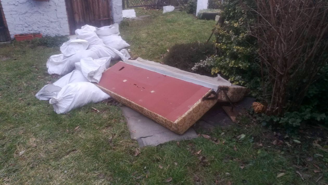 Sobieszów: Sąsiedzki spór o śmieci