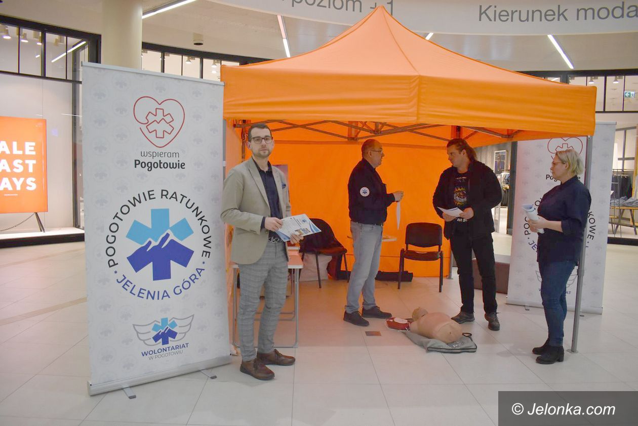 Jelenia Góra: Akcja promocyjna Pogotowia Ratunkowego