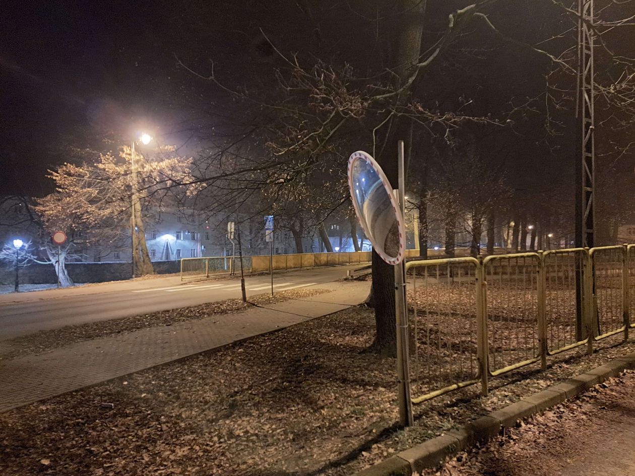 Lwówek Śląski: Dla kogo to lustro?