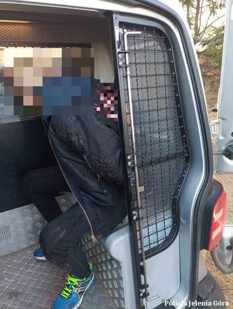 Jelenia Góra: Kierował na zakazie i miał przy sobie narkotyki