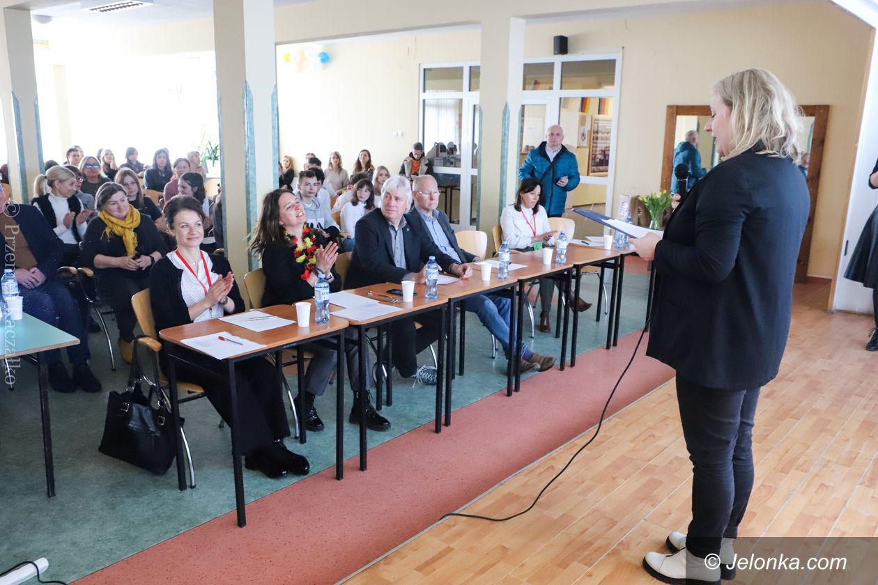 Jelenia Góra: Po angielsku oraz po niemiecku w ZSOiT