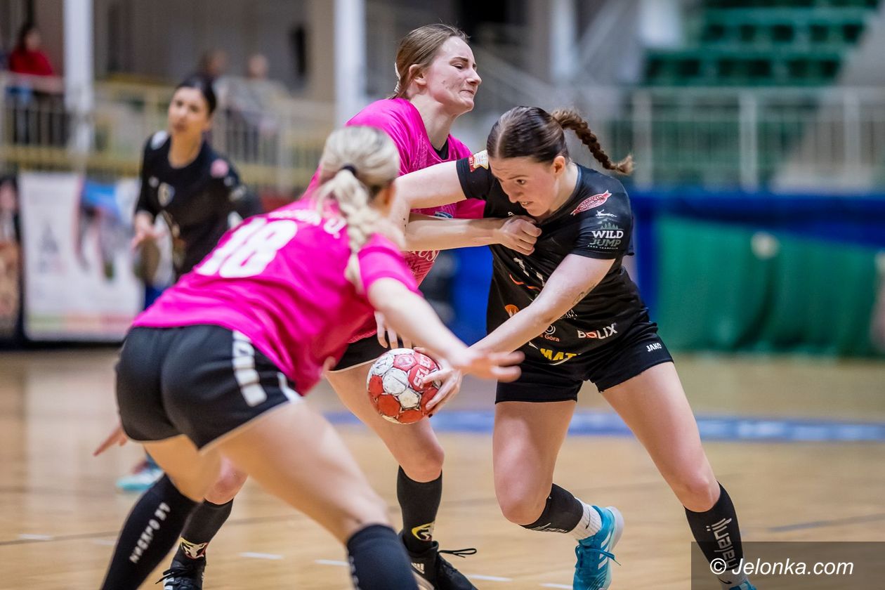 I liga piłkarek ręcznych: Wygrywamy w Legnicy [WYNIKI/TABELA]