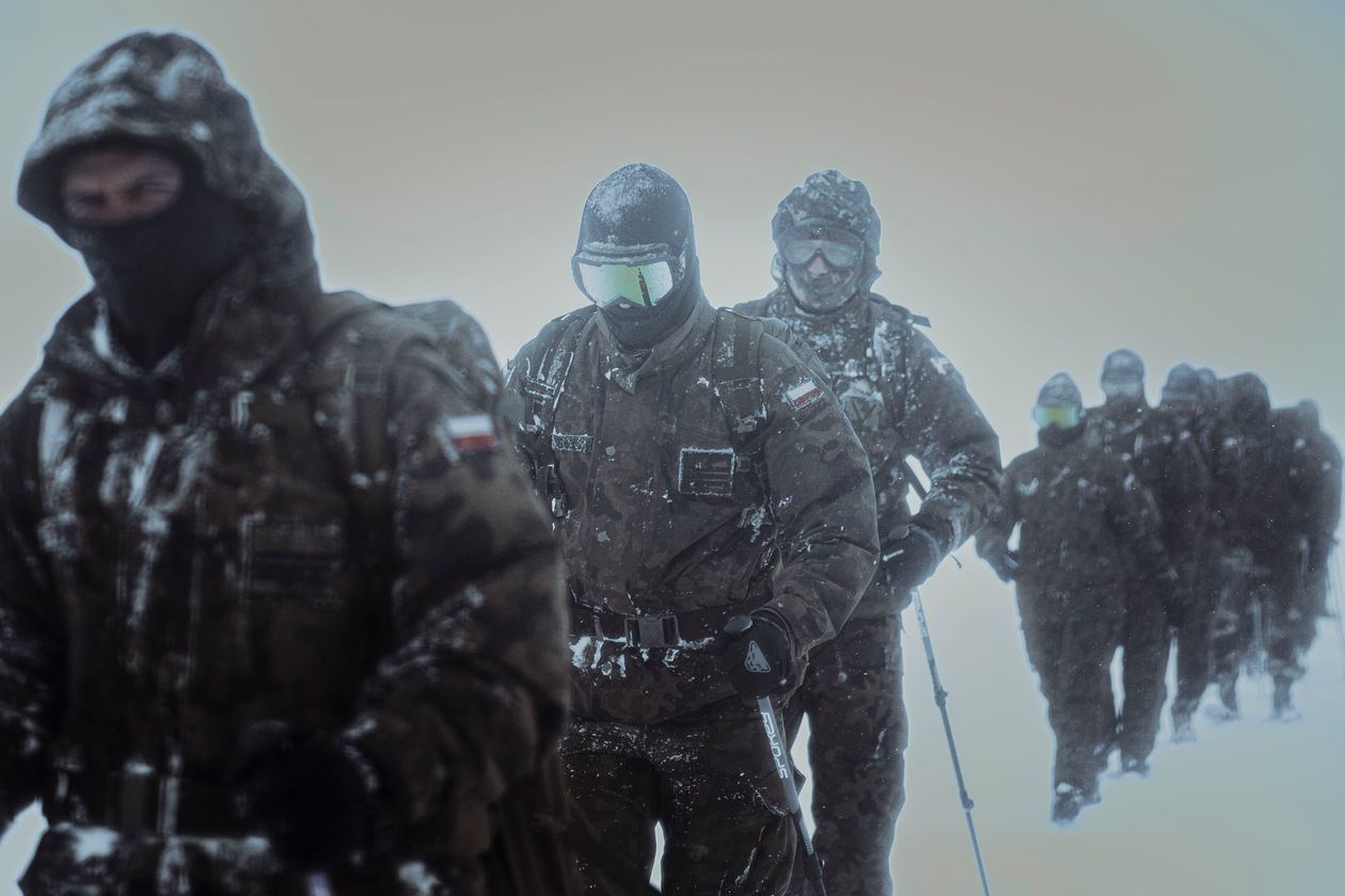 Karkonosze: Terytorialsi uczyli się na Śnieżce pogody