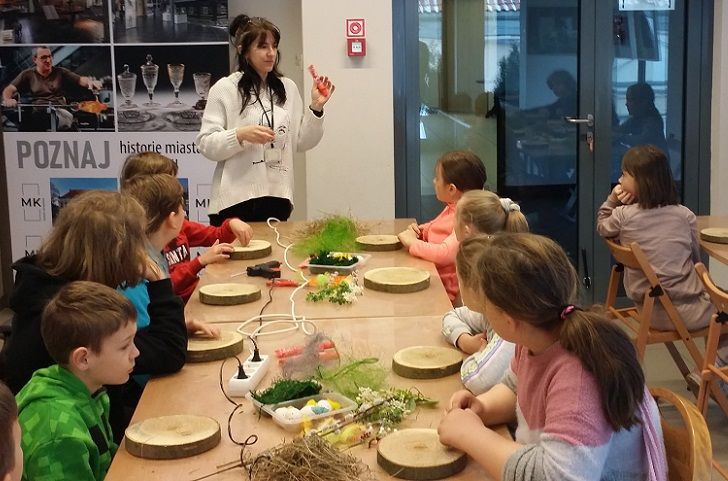 Jelenia Góra: Stroiki wyczarowane na plastrze drewna