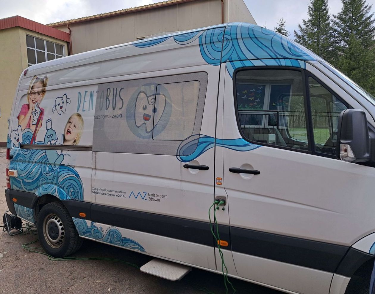 Janowice Wielkie: Dentobus w wiejskiej szkole