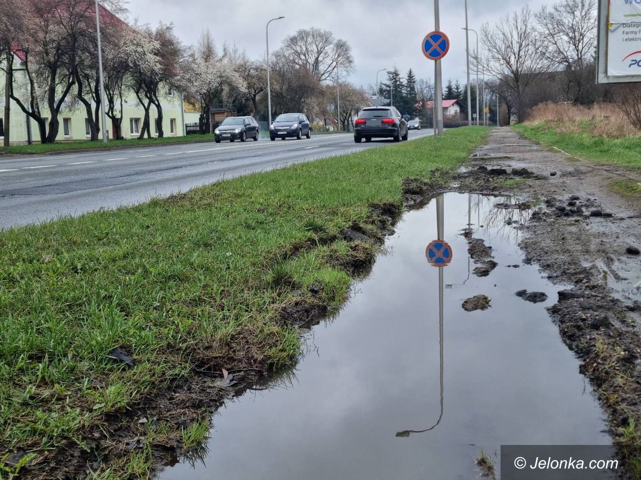 Jelenia Góra: Remont chodnika na razie tylko w planach