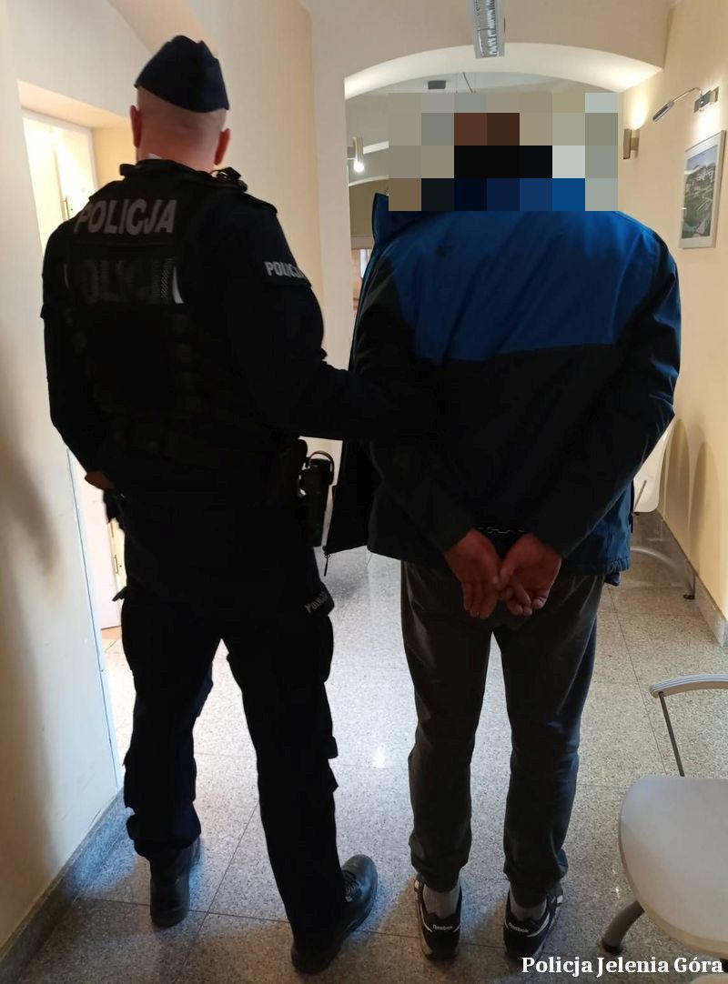 Jelenia Góra: Nie zatrzymał się do kontroli, miał narkotyki