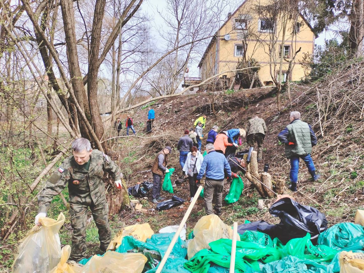 Powiat: Wiosenne porządki przy Wieży Książęcej