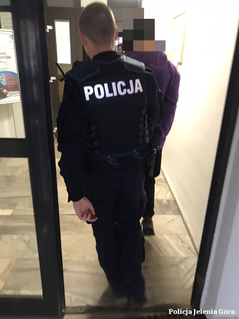 Jelenia Góra: 44–latek okradł salon fryzjerski byłej partnerki
