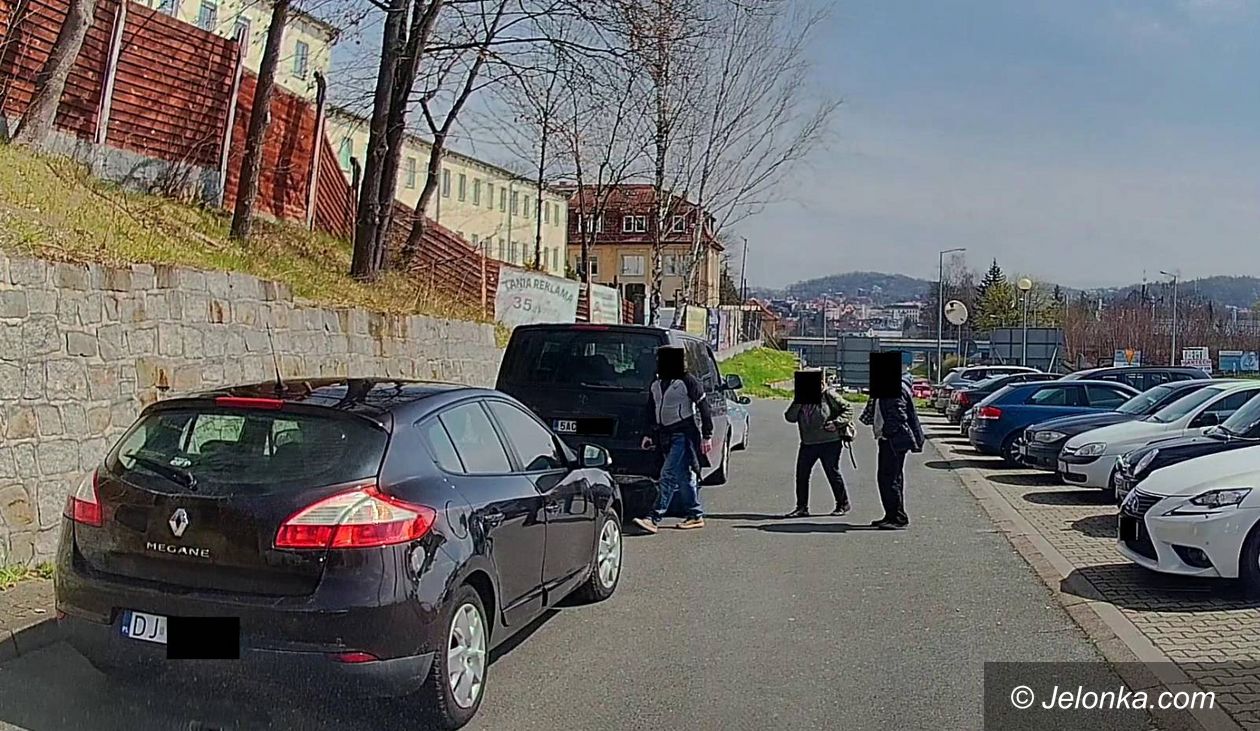 Jelenia Góra: Kolizja przy rondzie