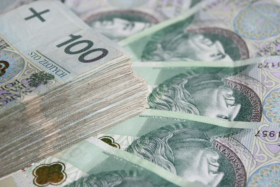 Jelenia Góra: Kobieta kliknęła i straciła pieniądze