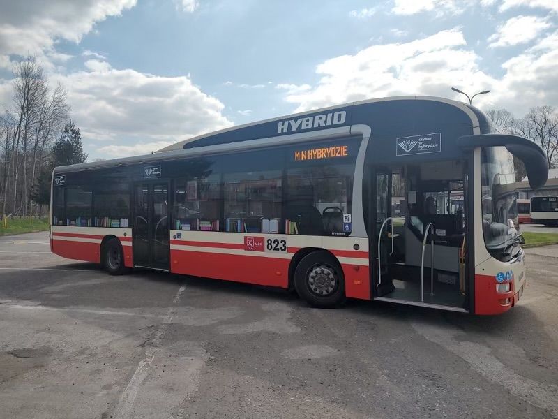Jelenia Góra: Czytaj w hybrydzie