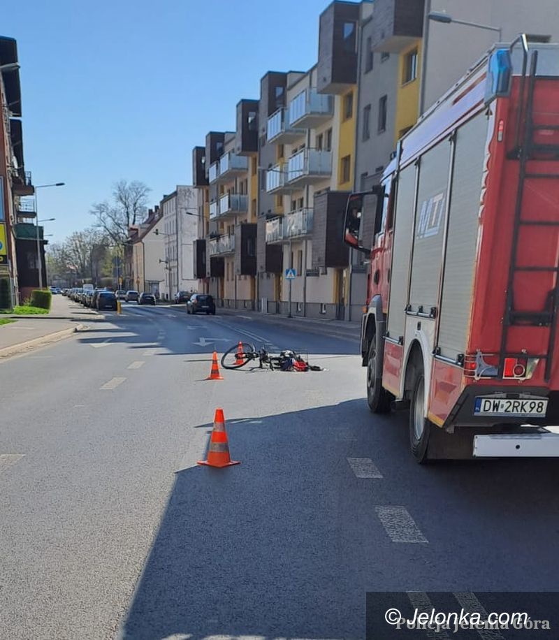 Jelenia Góra: Mercedes potrącił rowerzystę