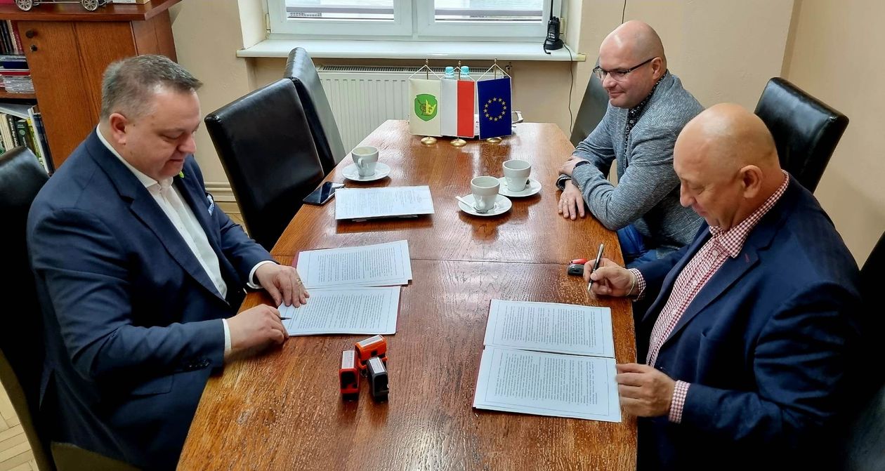 Mysłakowice: Podpisanie umowy na drogę do szkoły