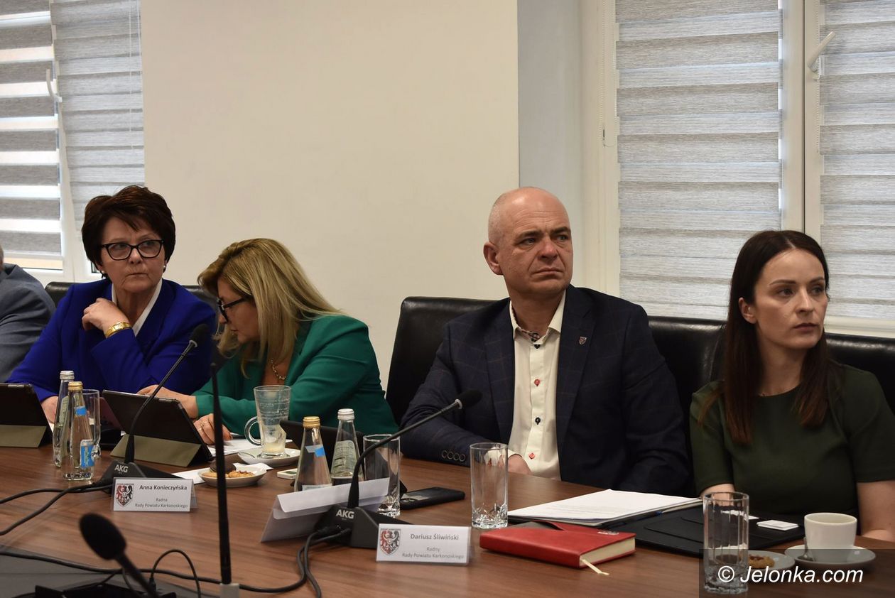Powiat: Radni powiatu chcą cofnięcia uchwały Sejmiku